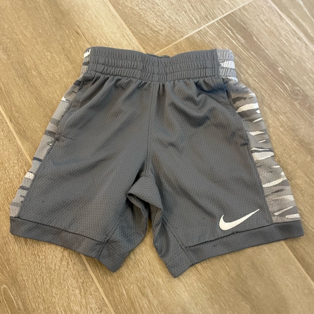 Boys Gray Nike Dri-Fit shorts XS